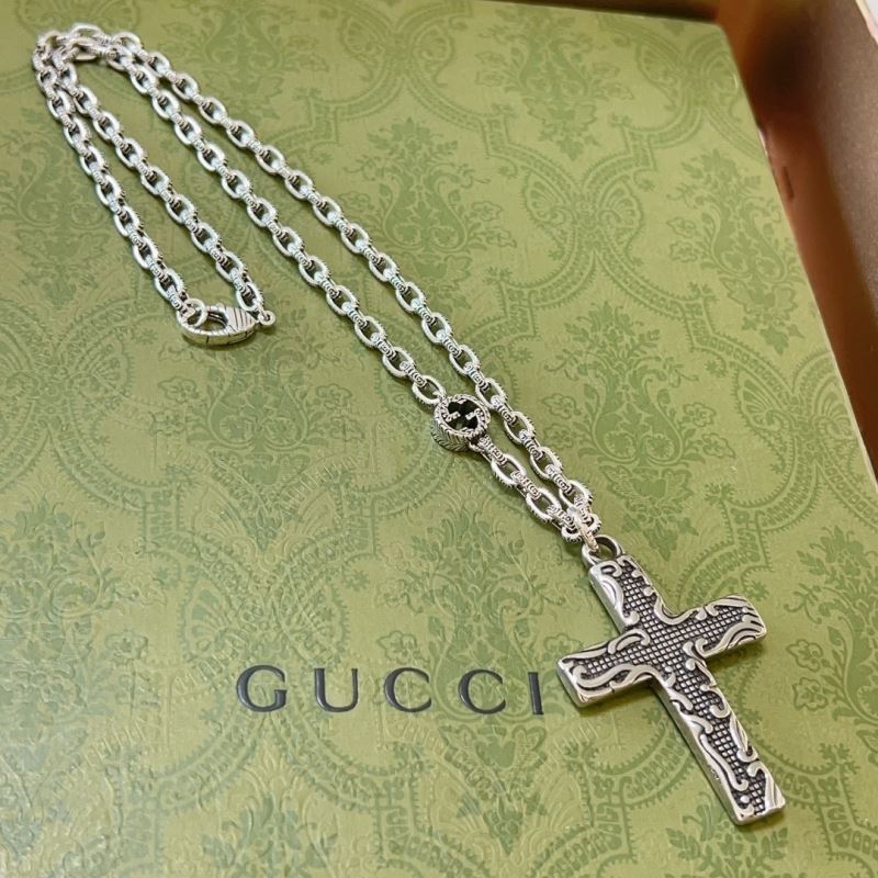 G*u*i necklaces